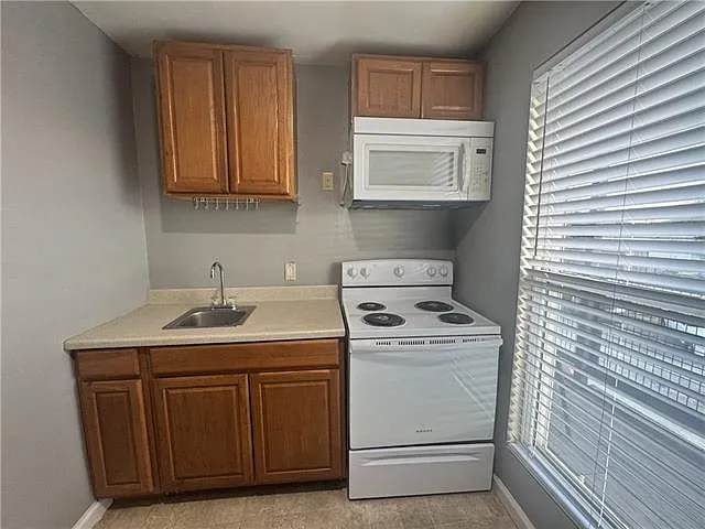 1 bed, 1.0 bath, 350 sqft, $625 — Photo 3