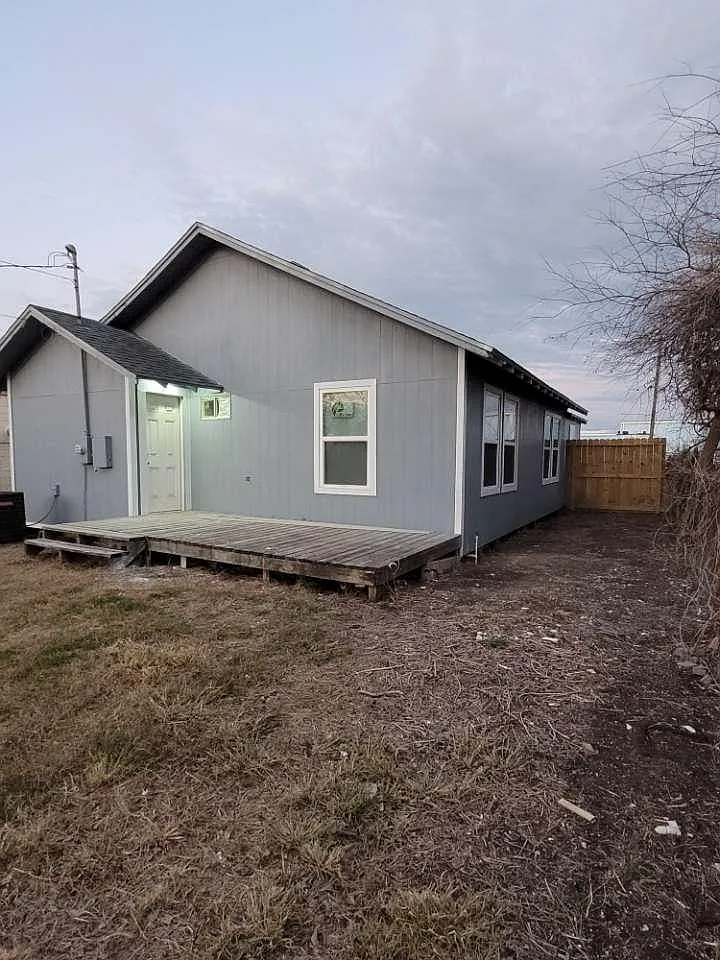 753 Houston St — Photo 3