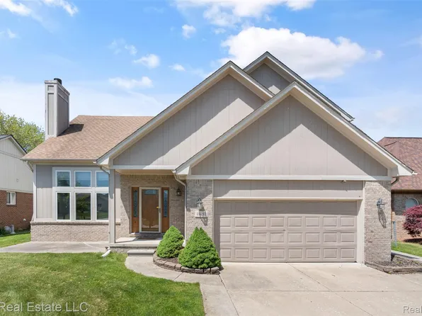 49263 Stratford Dr, Chesterfield, MI 48047