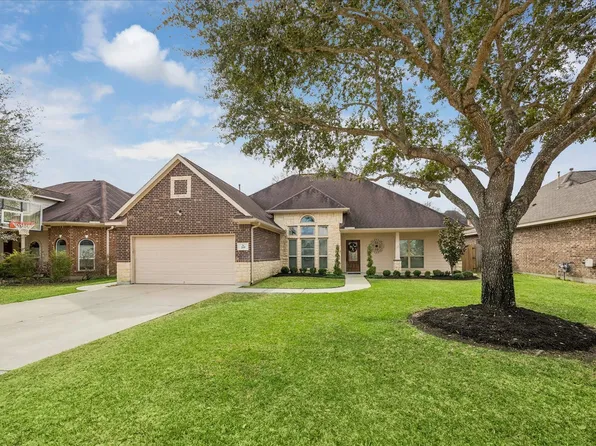 219 Village Dr, Sealy, TX 77474