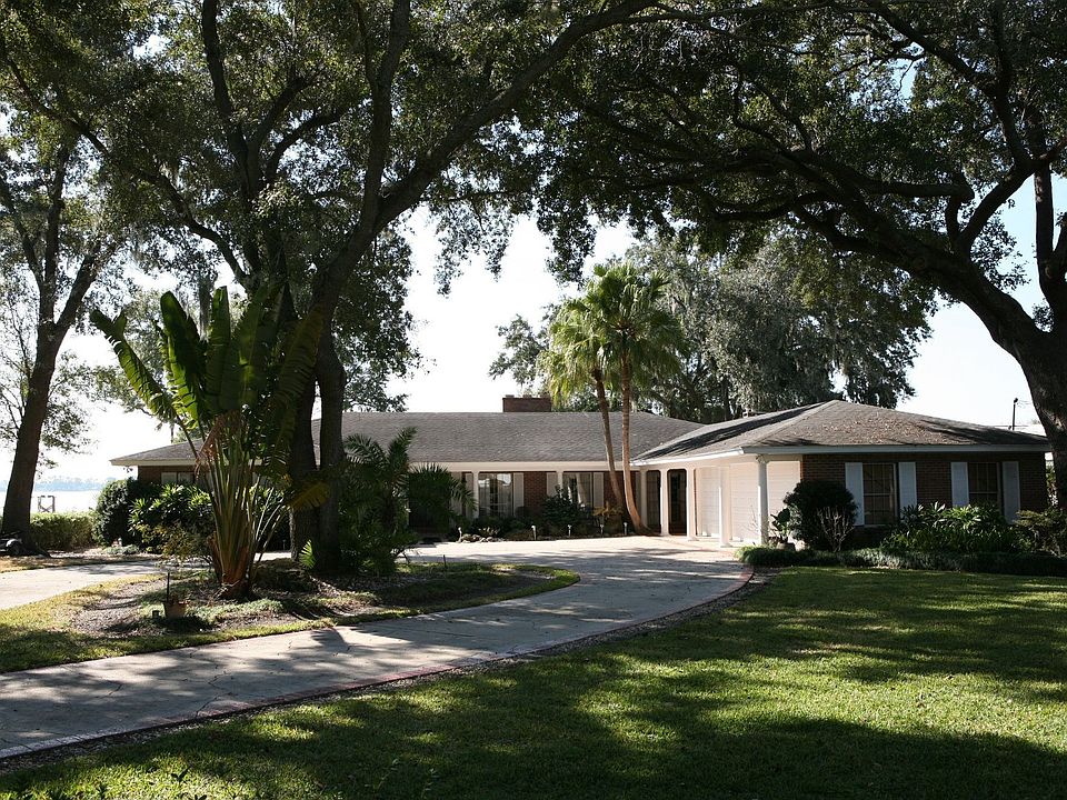 FRONT EXTERIOR CLOSE