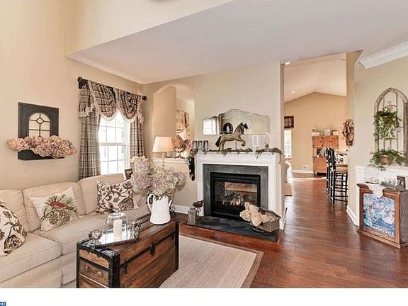 5th image of 19 Murano Dr