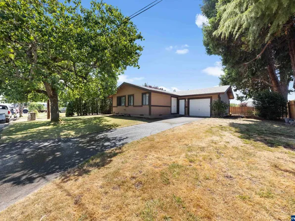 424 High St S, Monmouth, OR 97361