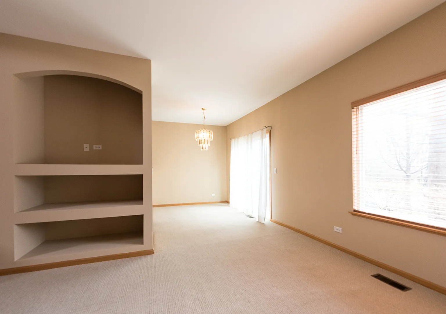 3 bed, 2.5 bath, 1700 sqft, $2,450 — Photo 3