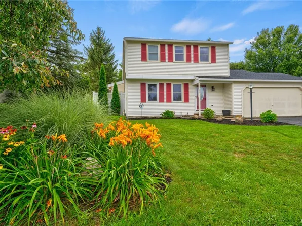 207 Woodmont Dr, Camillus, NY 13031