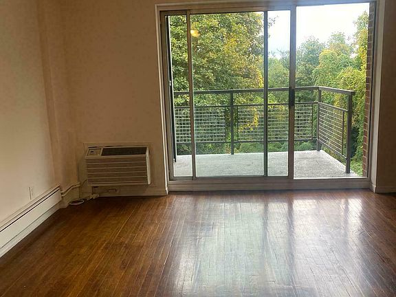 2nd image of 7510 Grand Central Pkwy APT 3C