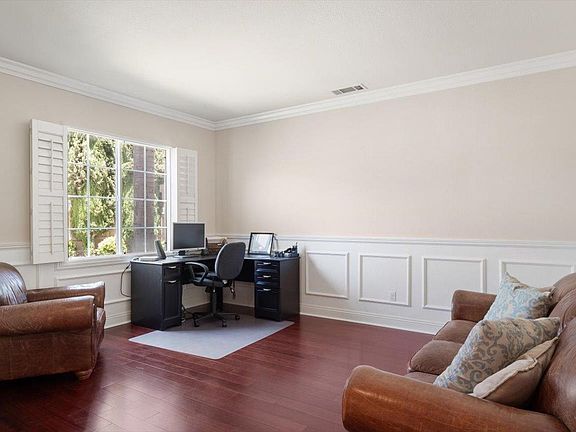 3rd image of 933 Applewilde Dr