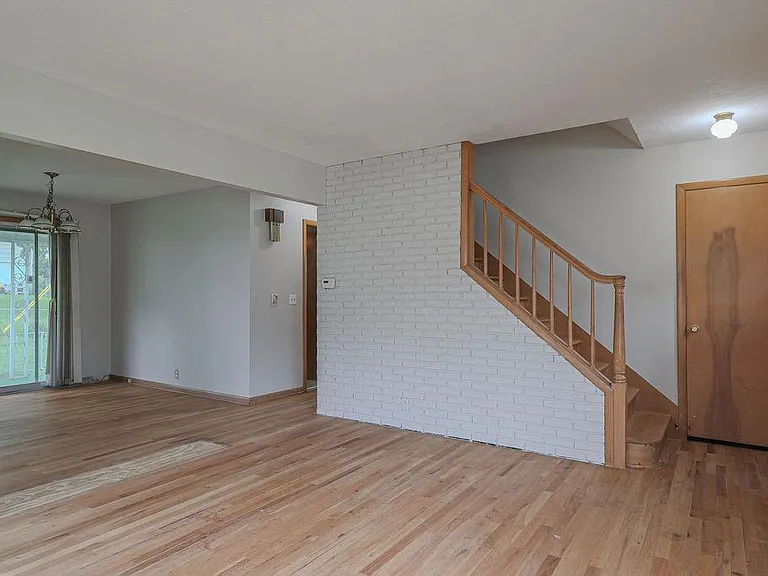 8209 Hillside Dr — Photo 9