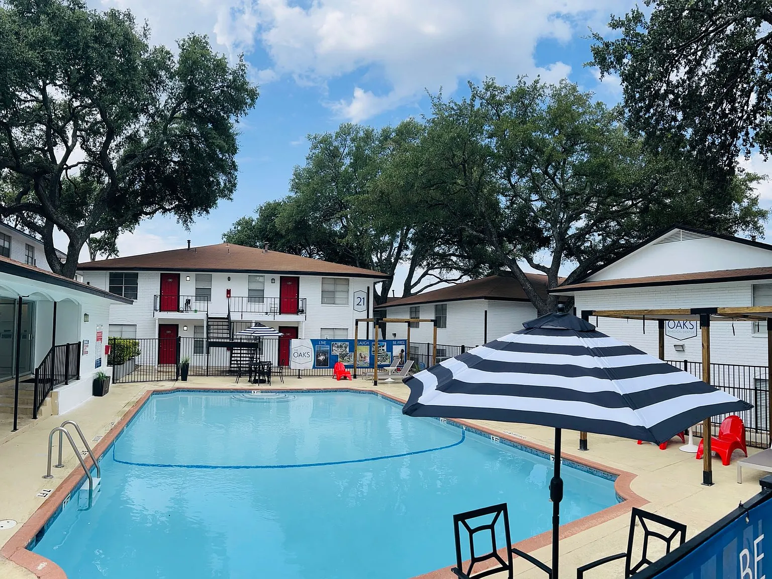 The Oaks Apartments At Medical Center — Photo 4