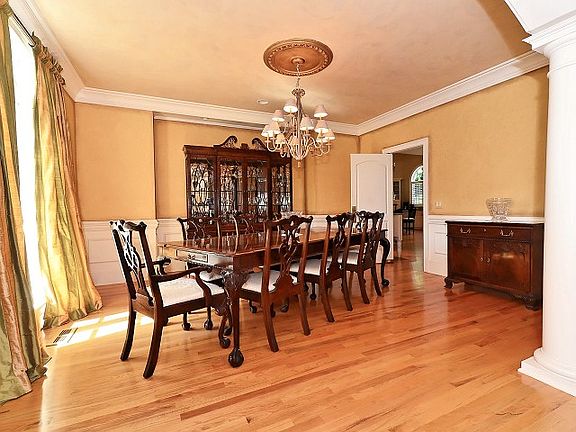4th image of 3224 Leamington Ln