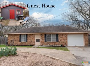 1114 Woodlawn St, Lockhart, TX 78644