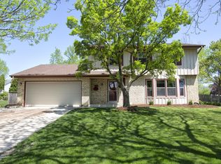 2948 W Thorncrest Dr, Franklin, WI 53132