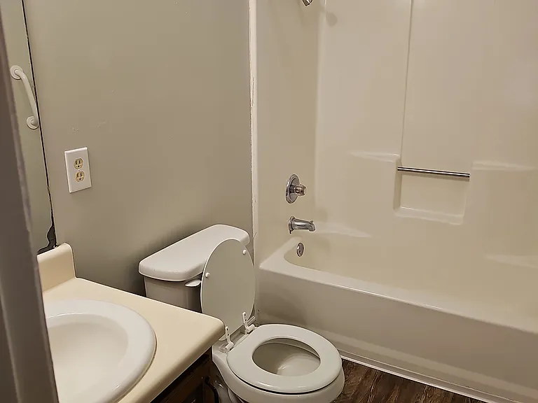 499 E University Dr — Photo 15