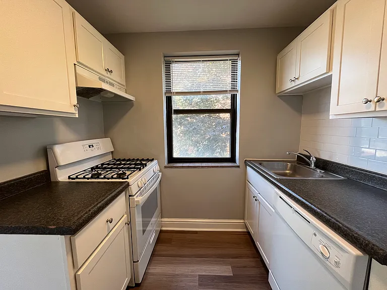 Royal Gardens Apartments — Photo 113
