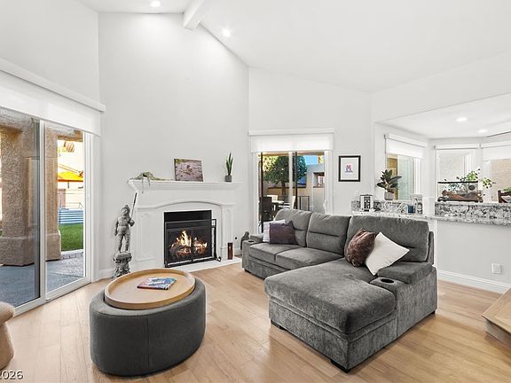 3rd image of 5090 Breakers Ln