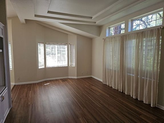 3rd image of 10513 Katy Ln