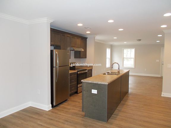 4th image of 313 Birnie St