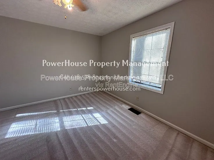502 Oakwood Ct — Photo 7