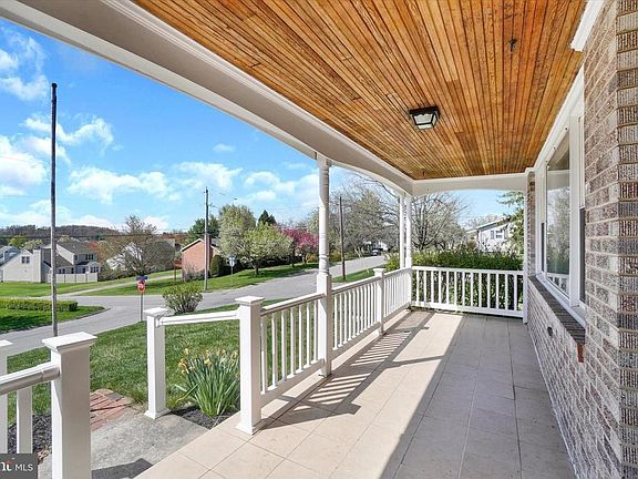 3rd image of 2901 Bradley Ave