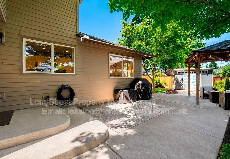 3144 NE 2nd Ct — Photo 5