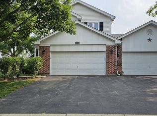121 Hampton Ave, Westmont, IL 60559