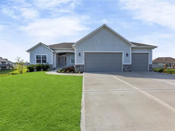 17742 S Myrna Dr, Olathe, KS 66062