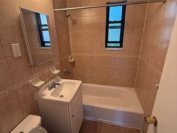 5th image of 20-72 26th St Unit 1C