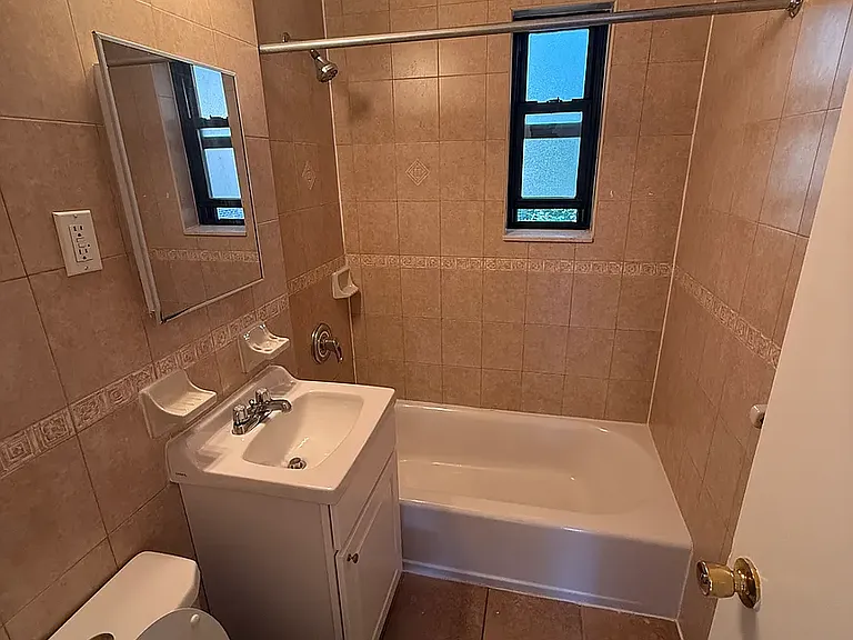 20-72 26th St #1C — Photo 5