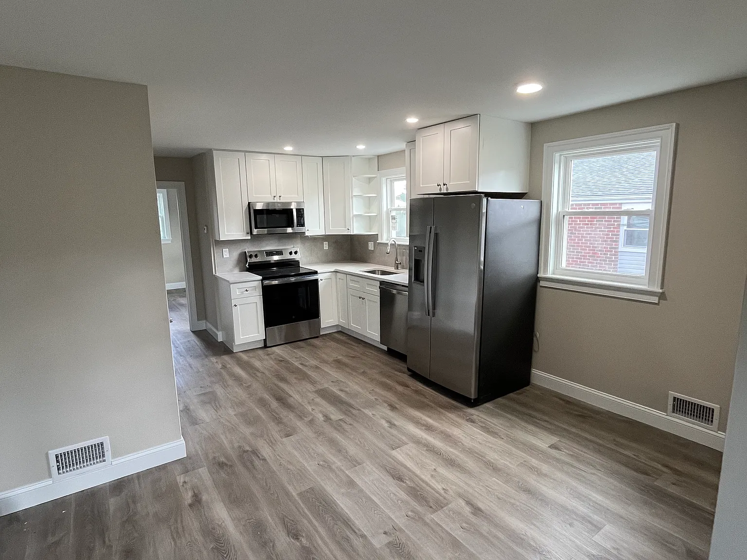 24 Reese Ave — Photo 2