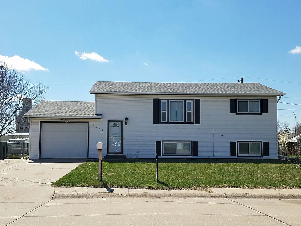 1st image of 1307 E 30th Dr