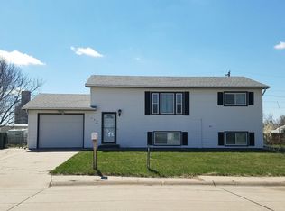 1307 E 30th Dr, Kearney, NE 68847
