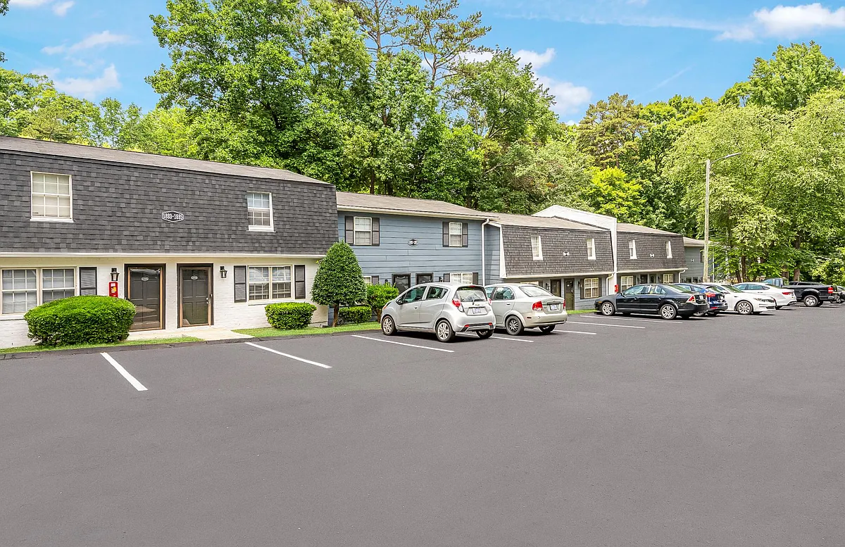 Building Photo - Dwell Townhomes