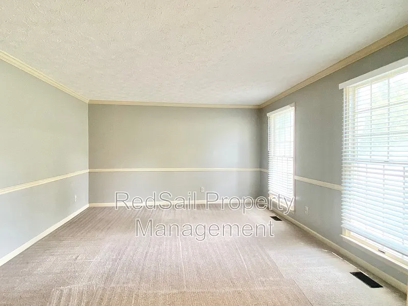 4 bed, 3.0 bath, 2621 sqft, $3,095 — Photo 3