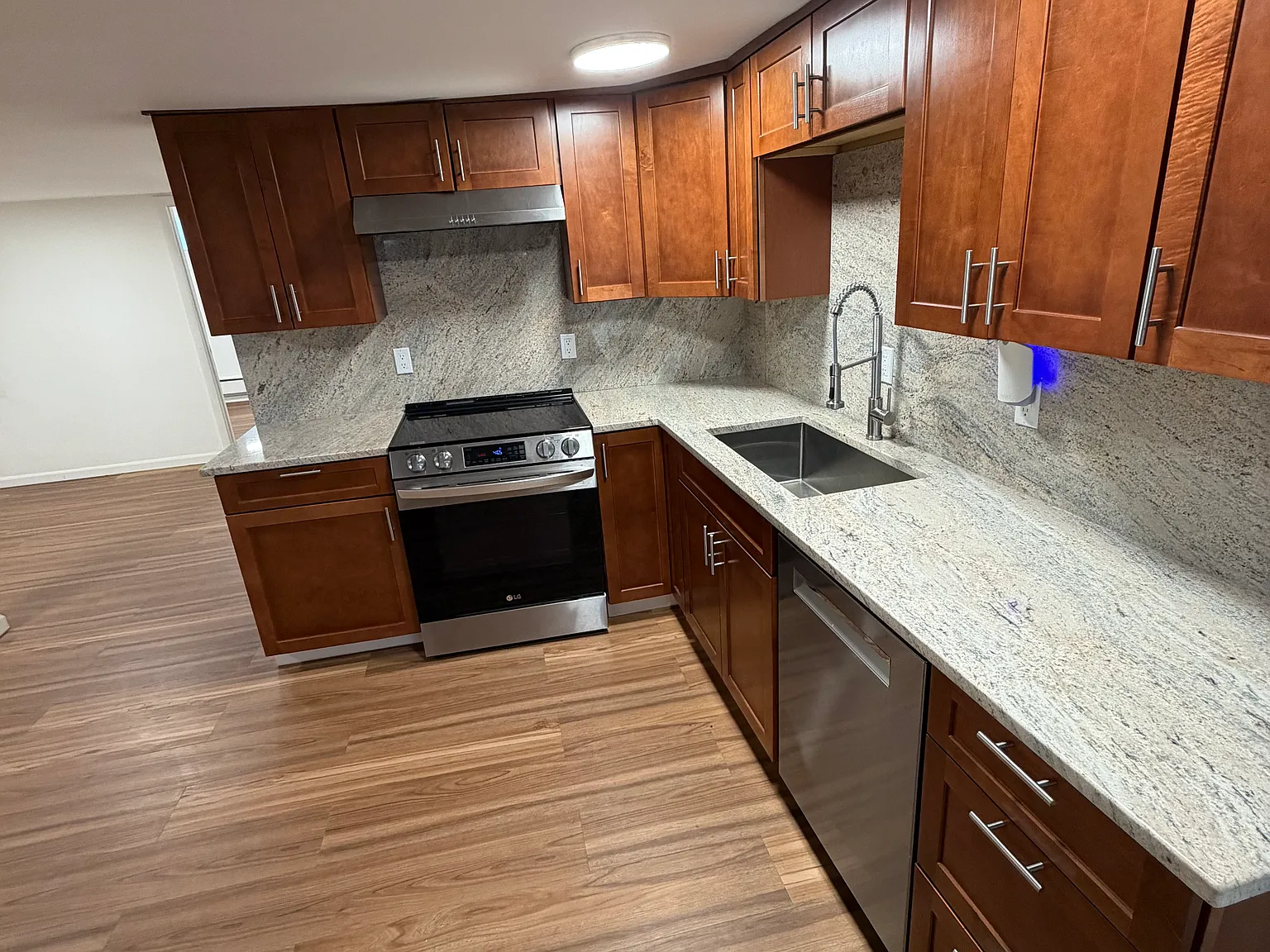 1 bed, 550 sqft, $2,490 — Photo 2