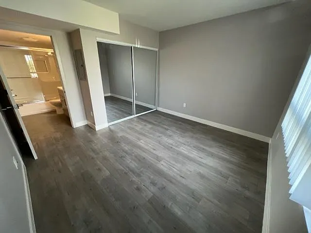14848 Delano St #301 — Photo 8
