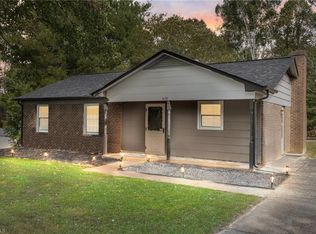 6130 Meadowdale Dr, Winston Salem, NC 27105