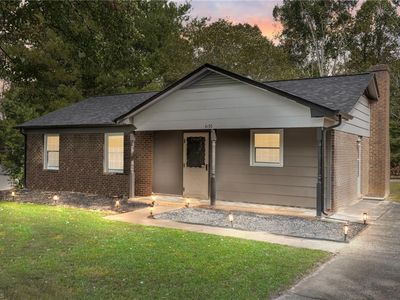 6130 Meadowdale Dr, Winston Salem, NC, 27105