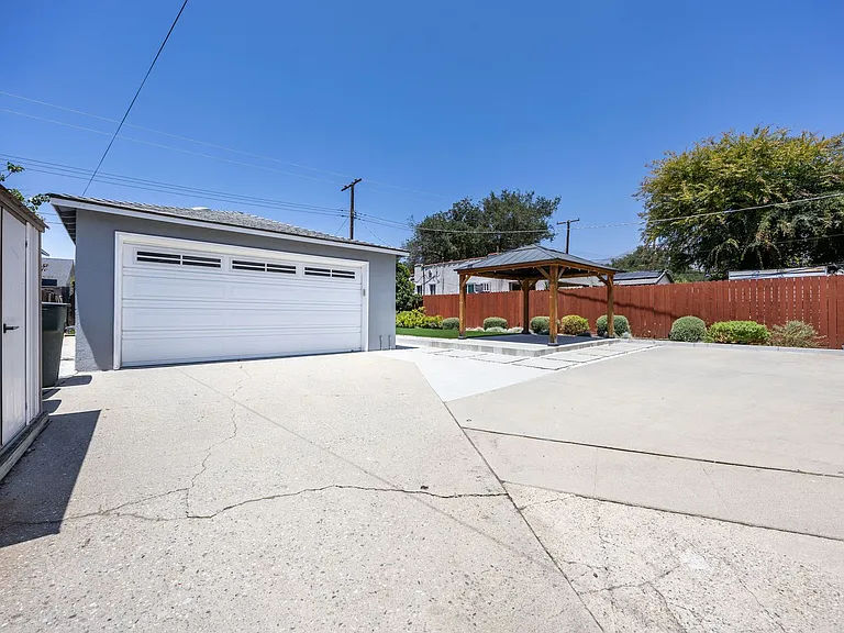 1041 Rose Ave — Photo 12