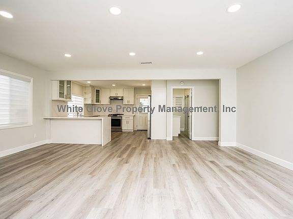 5th image of 330 W Knepp Ave