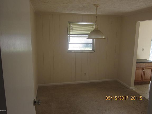 5th image of 122 Hercules Dr E
