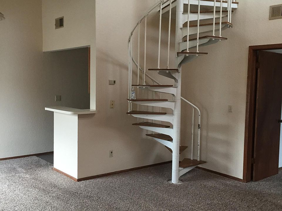 Living Room/Staircase