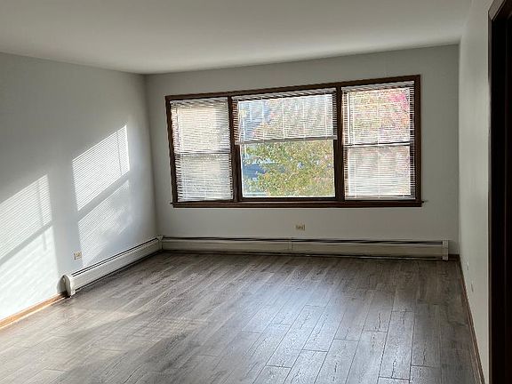 2nd image of 1323 Elgin Ave #2