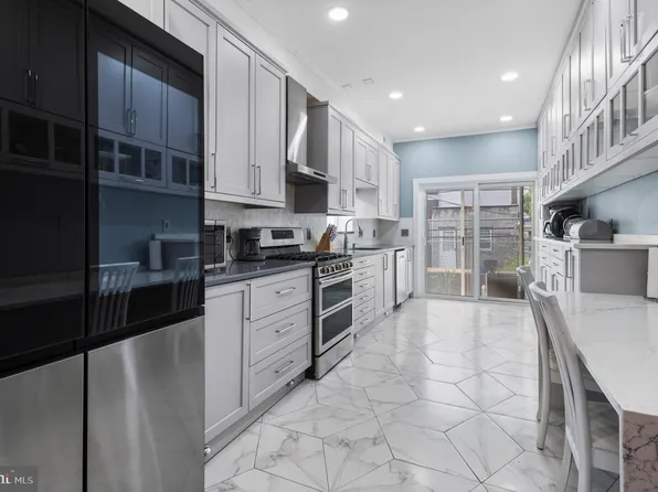 3046 Almond St, Philadelphia, PA 19134