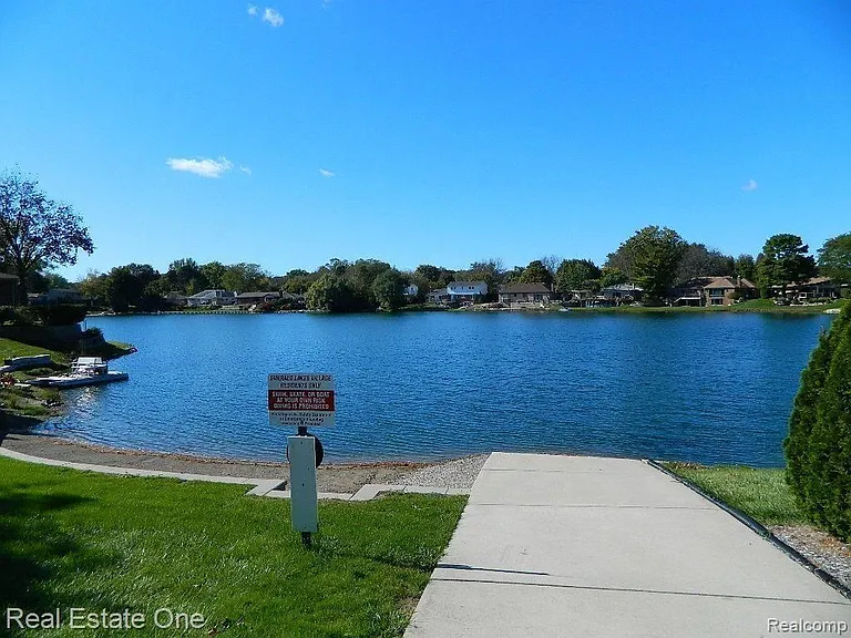 6927 Northpoint Dr — Photo 9