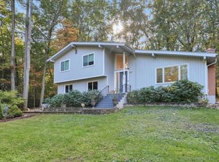 19 Elaine Dr, Simsbury, CT 06070