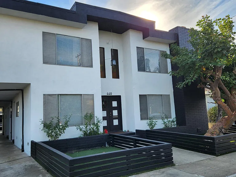Immaculately maintained 4 unit building