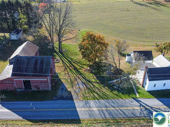 654 Youngs Hill Rd, Easton, PA 18040