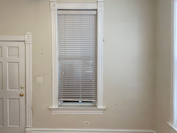 4th image of 1456 N Maplewood Ave APT 2R