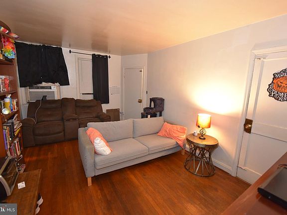 3rd image of 1132 Gleneagle Rd