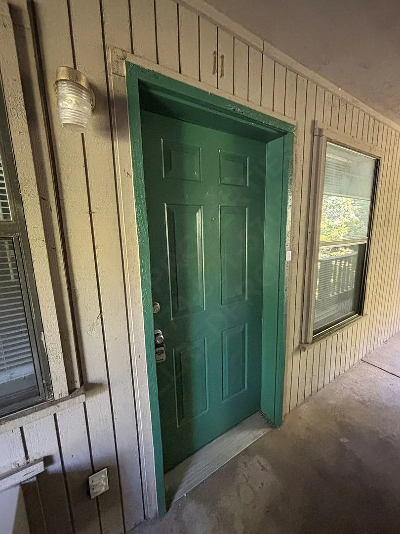 Wedington Oaks — Photo 2